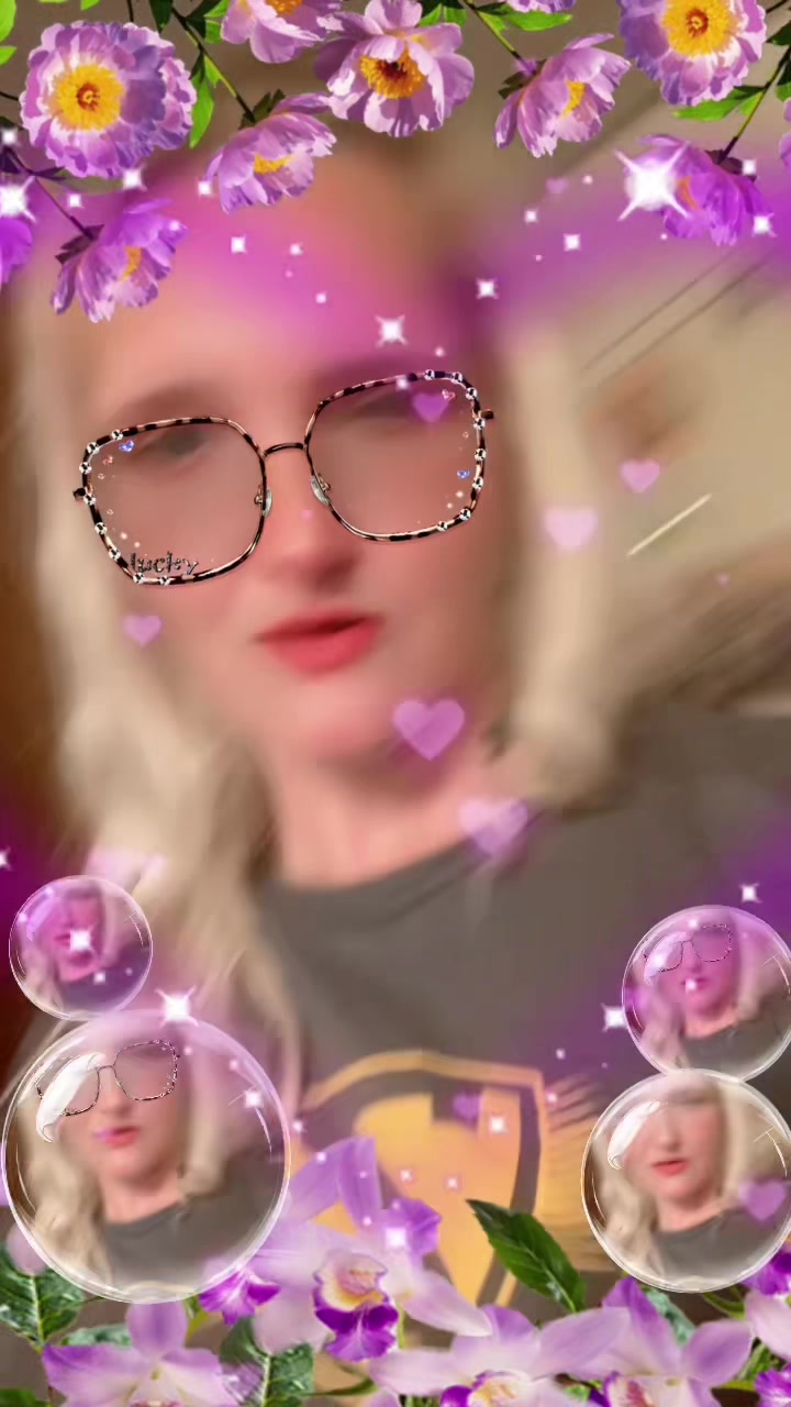@datgirl_holly_nicholle