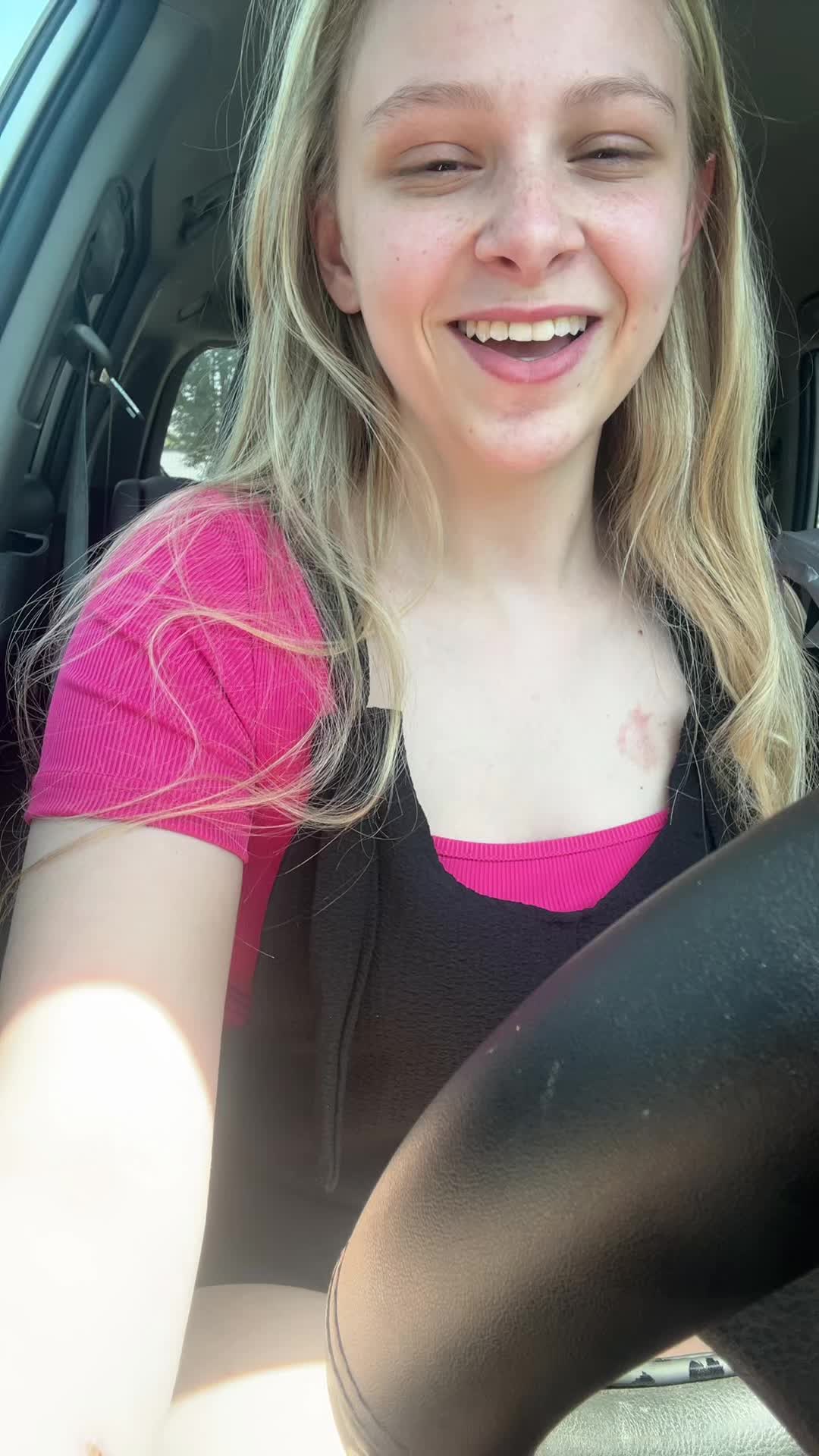 @theylovelillyyy