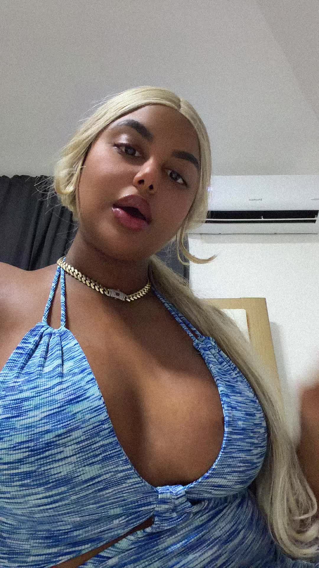 @La_negrota_abreu
