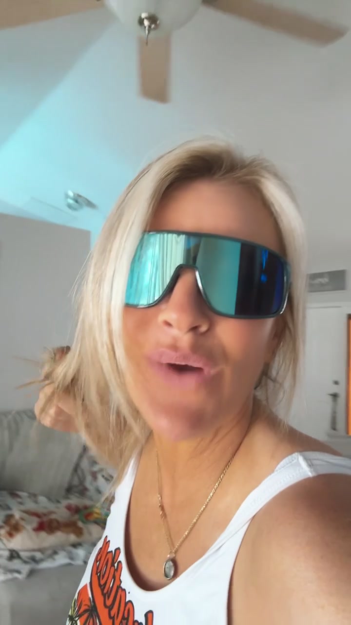 @UcJulie