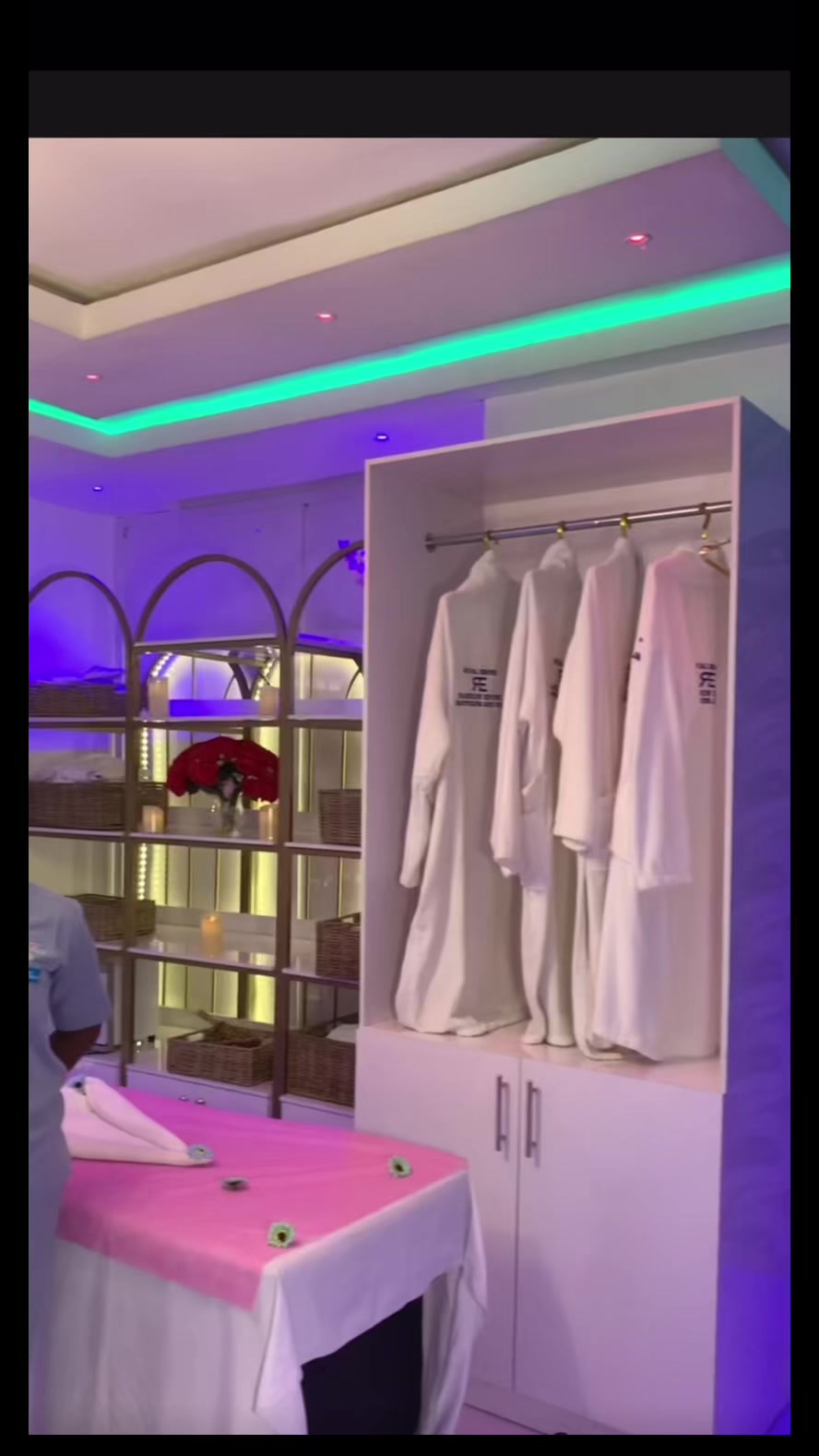 @ROYAL EMPIRE SPA