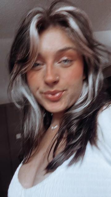 @CARLIE✝️