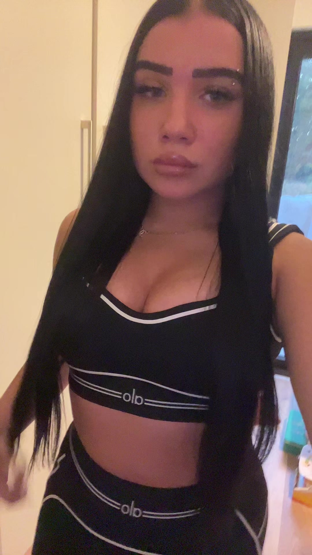 @anya