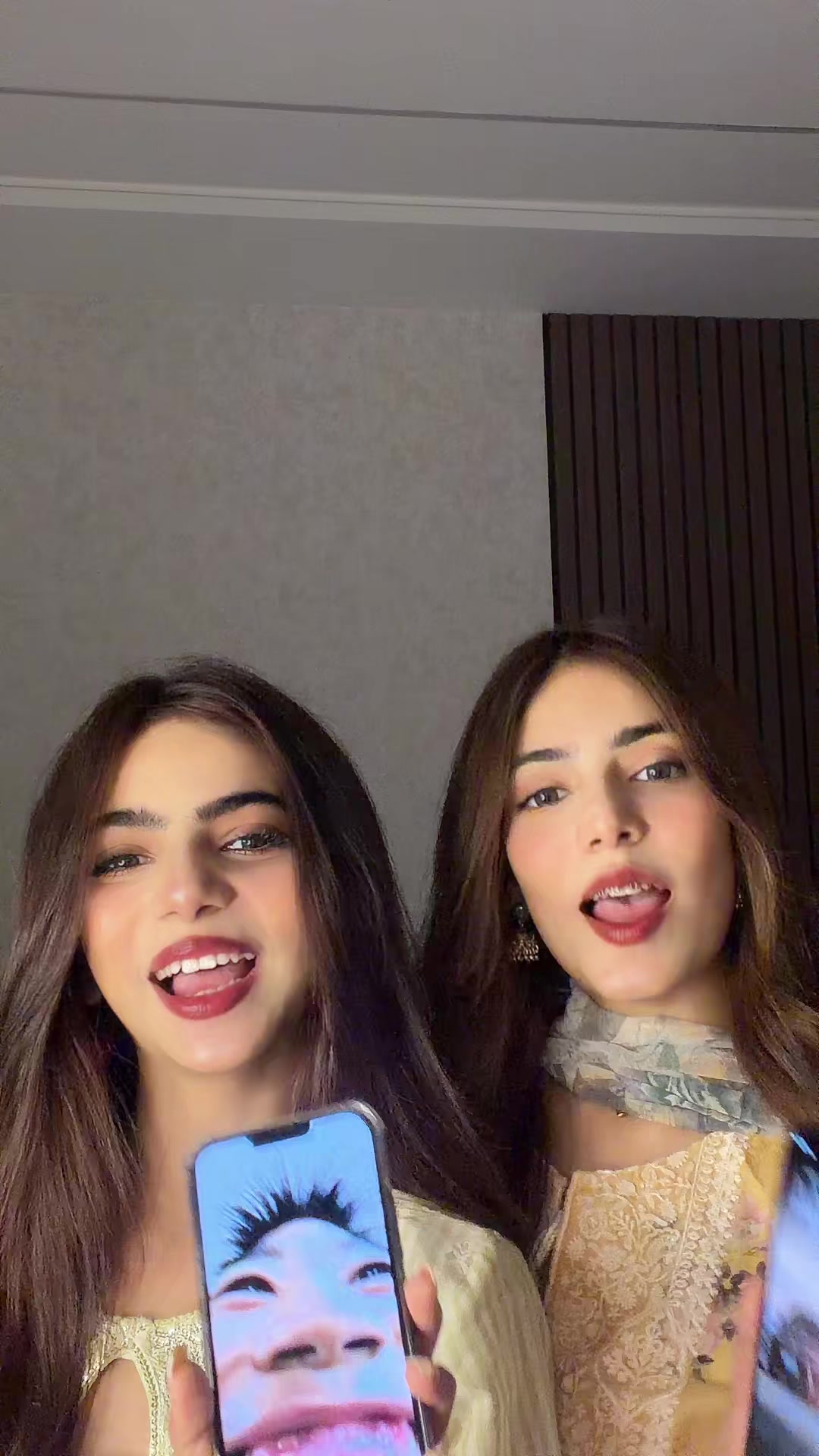 @Ayesha🖤