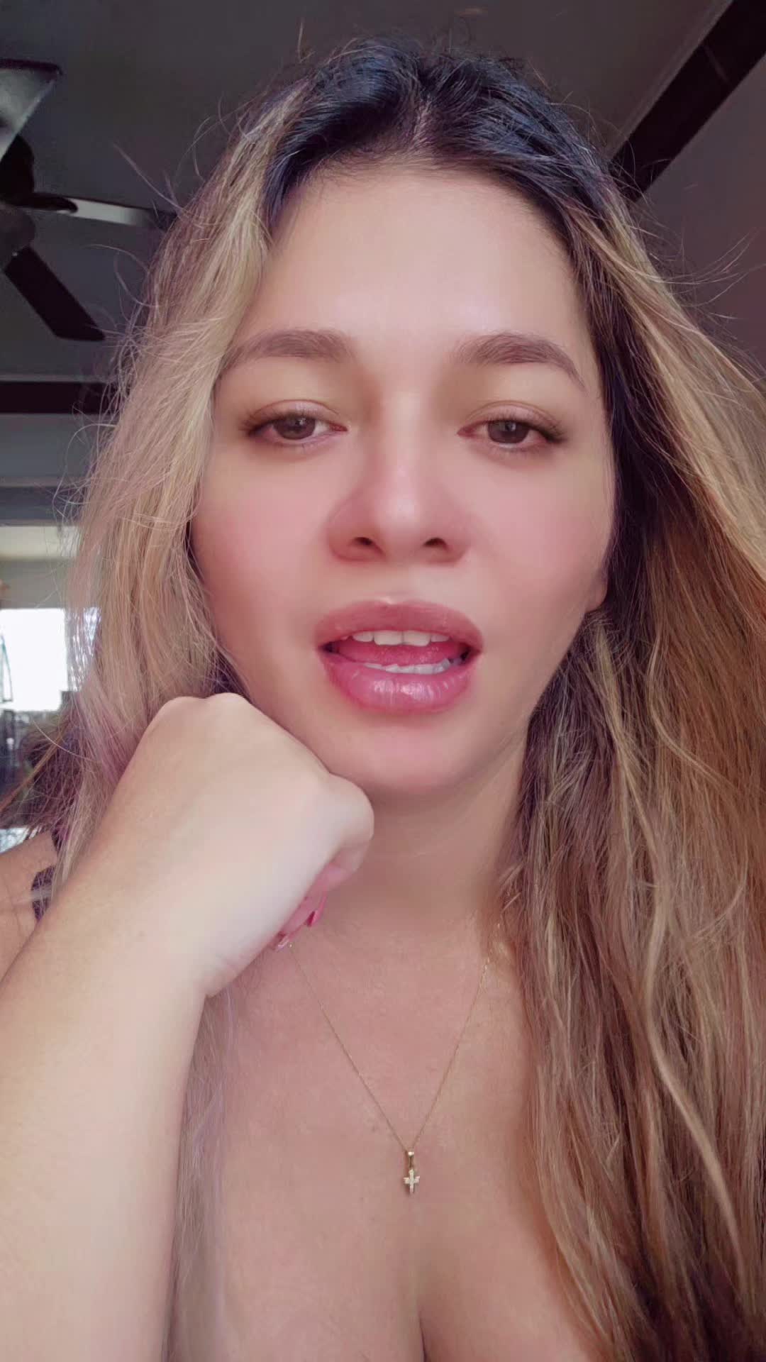 @Anitarcolombia