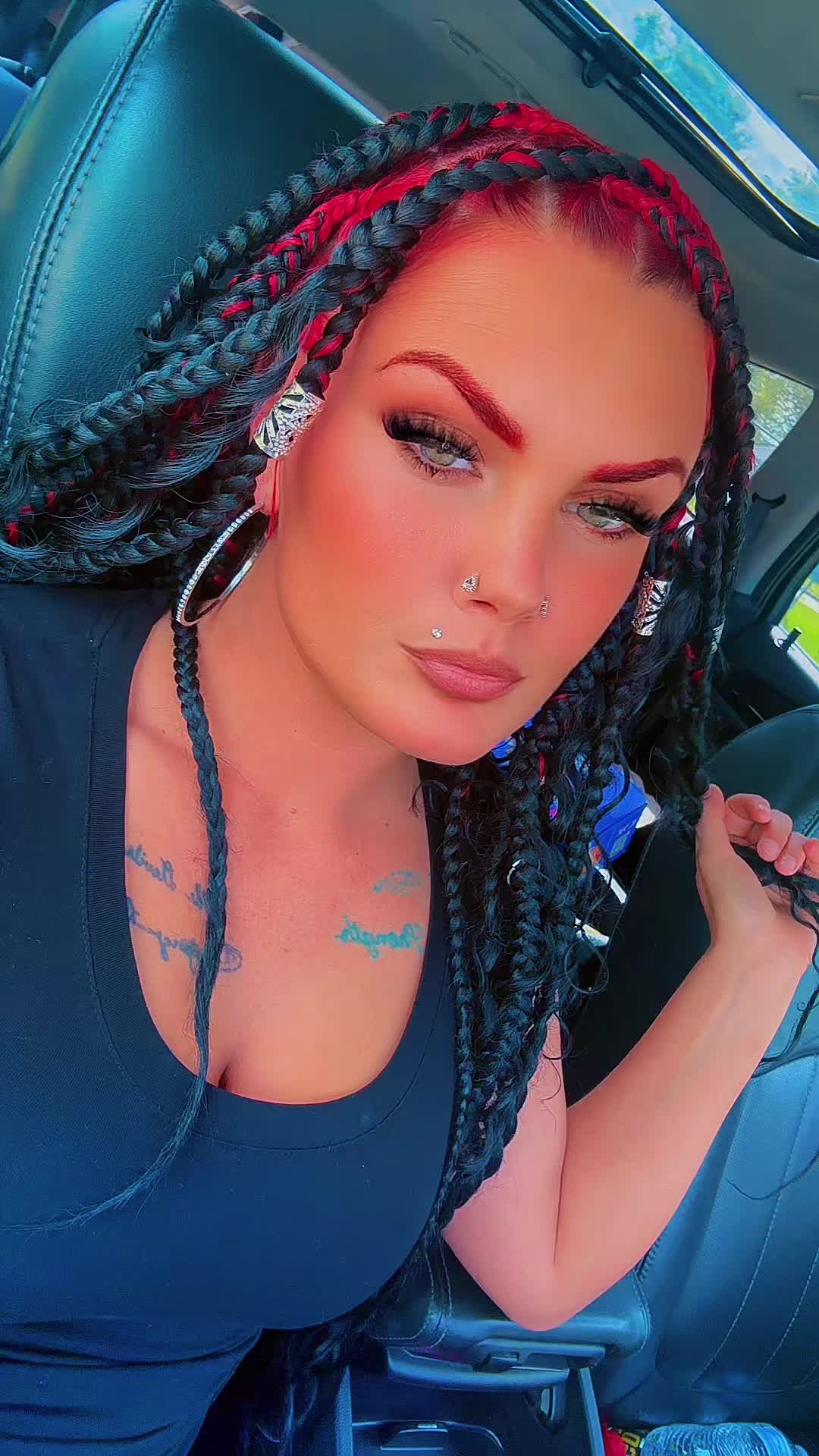 @GreenEyeBarbiie