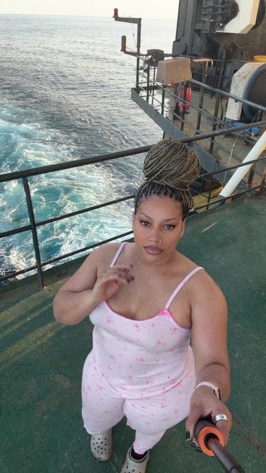 @TheeTropixalRedd