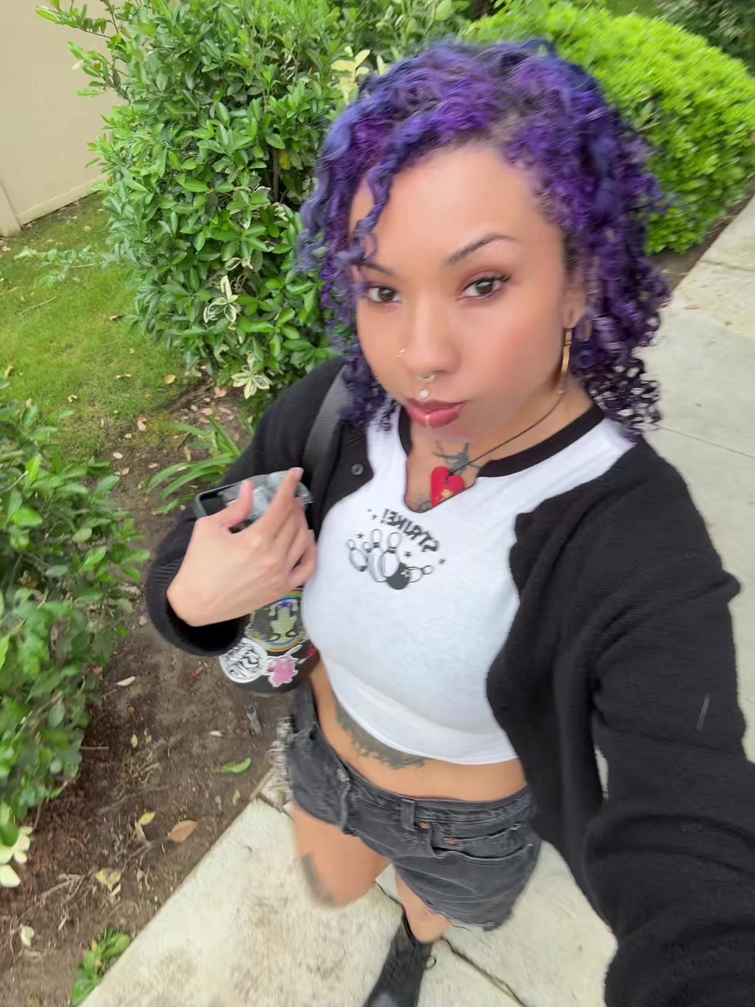 @thegirlinurphone