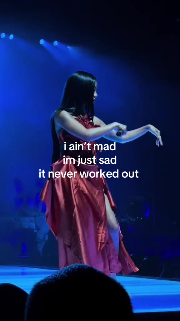 @⃟