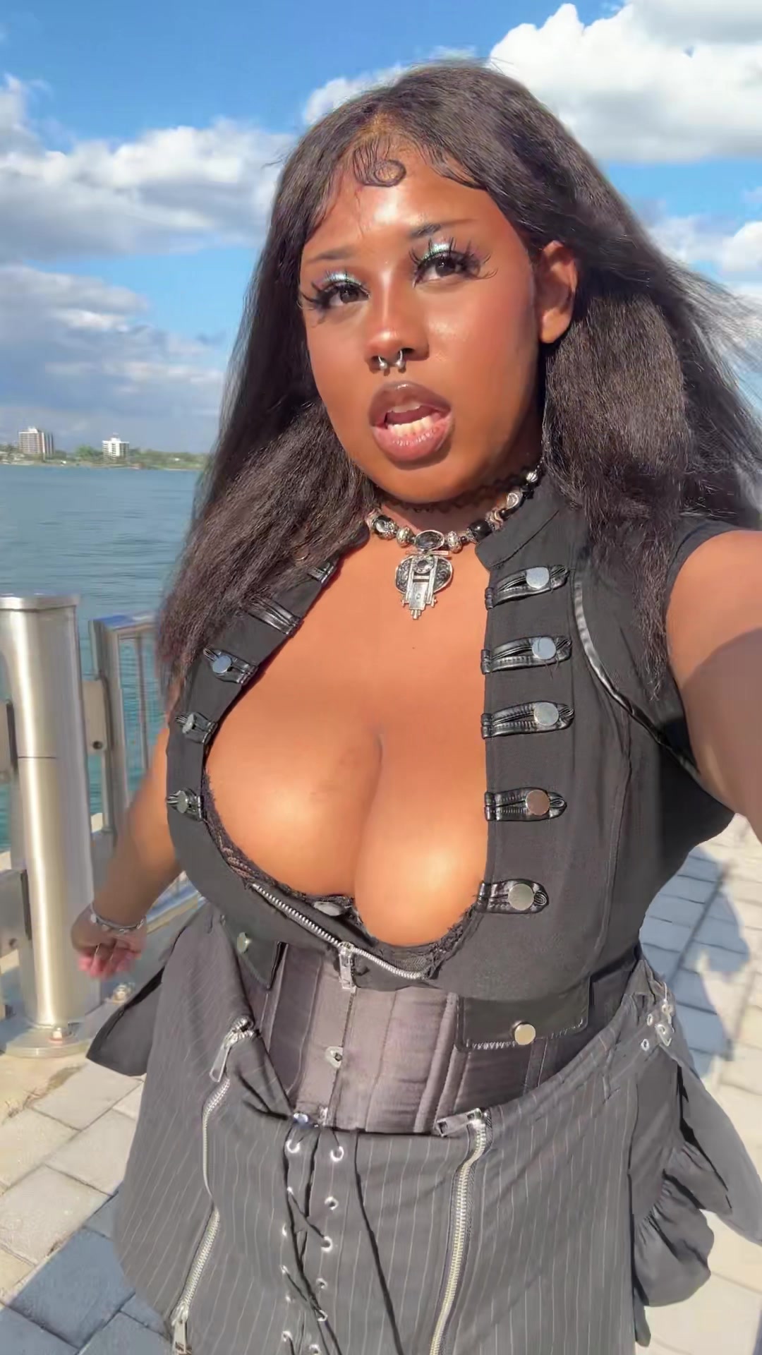 @<333