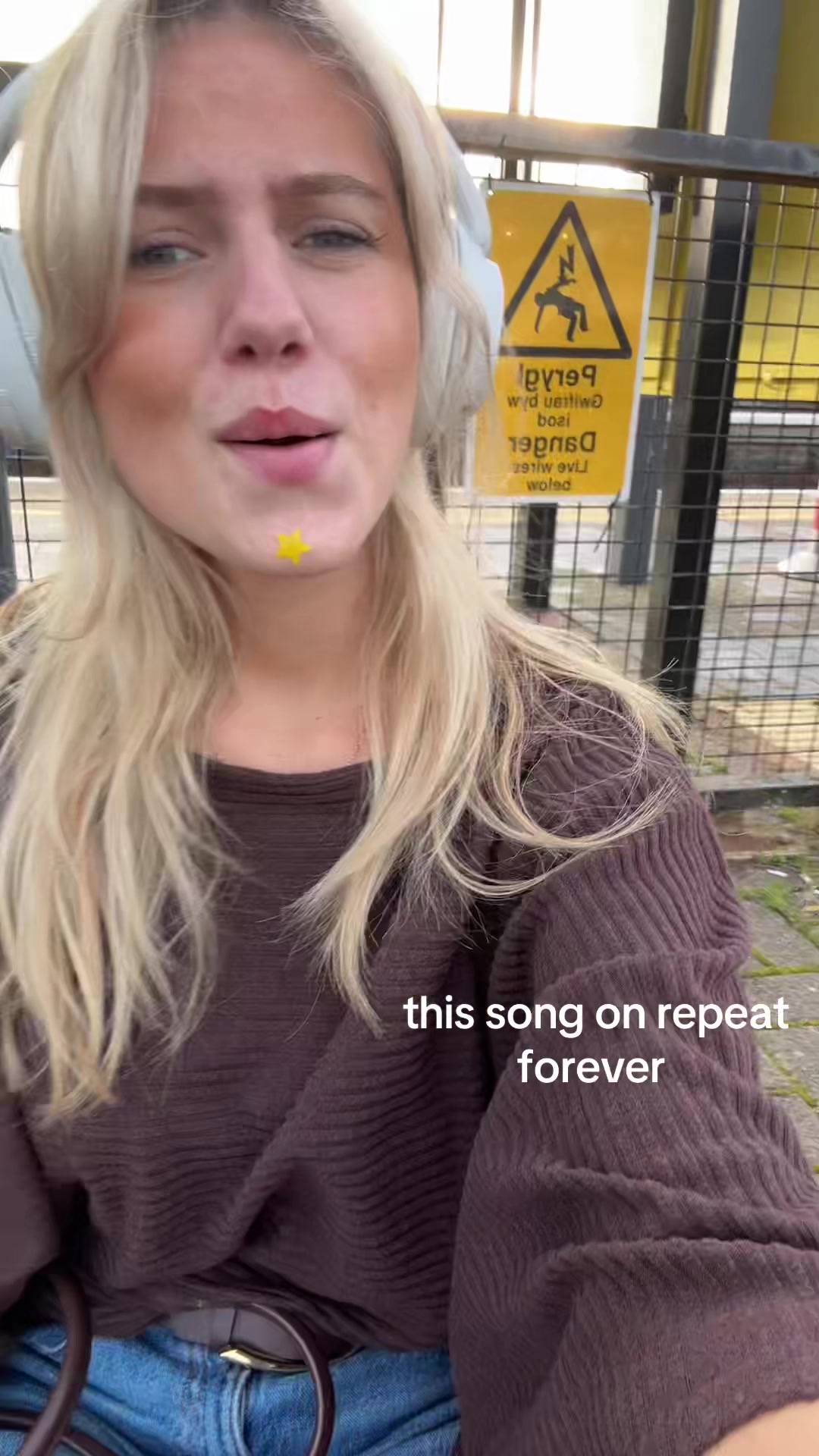 @nia