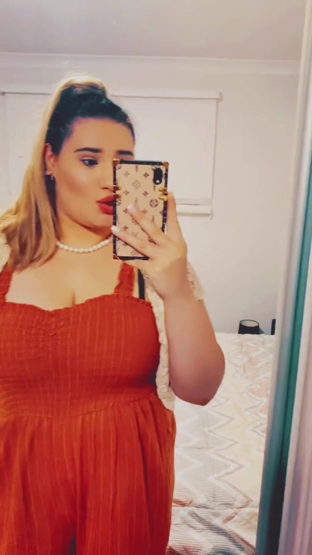 @__tinaaa1598__