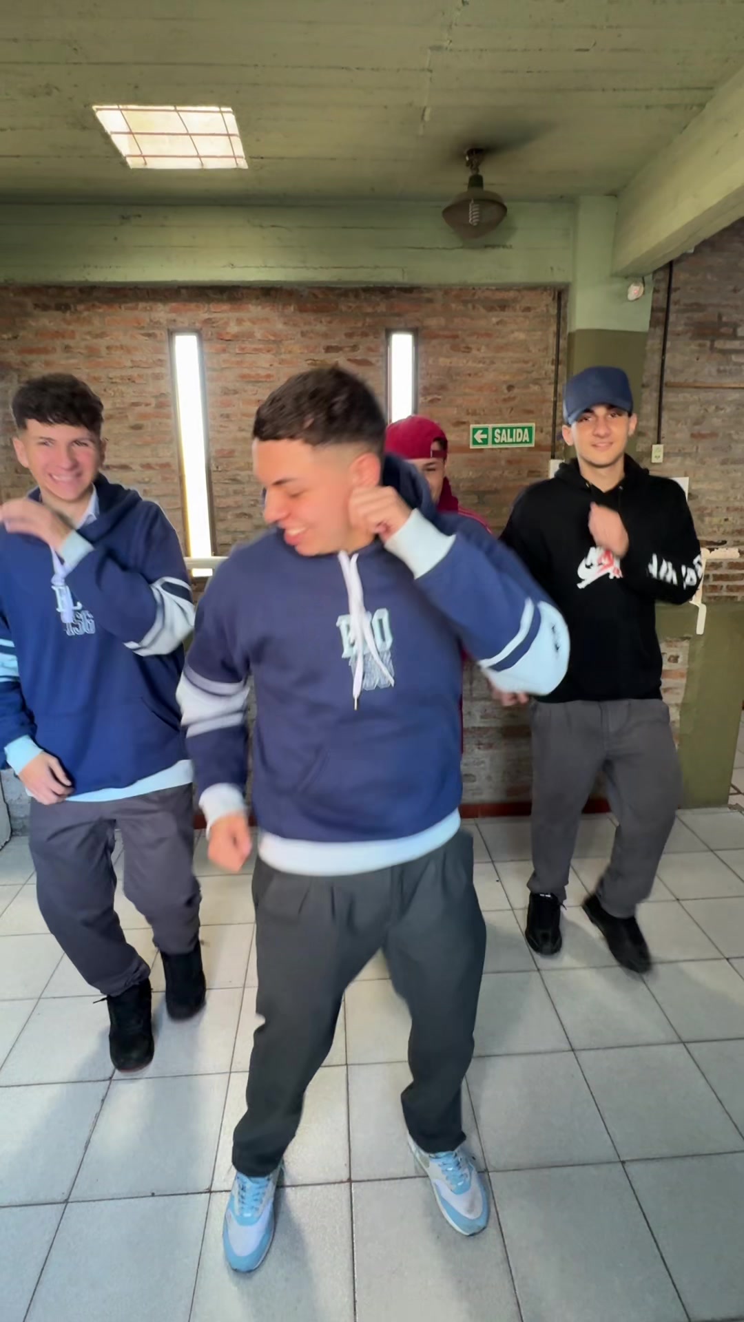 @LA BANDA DEL MONO 🐵