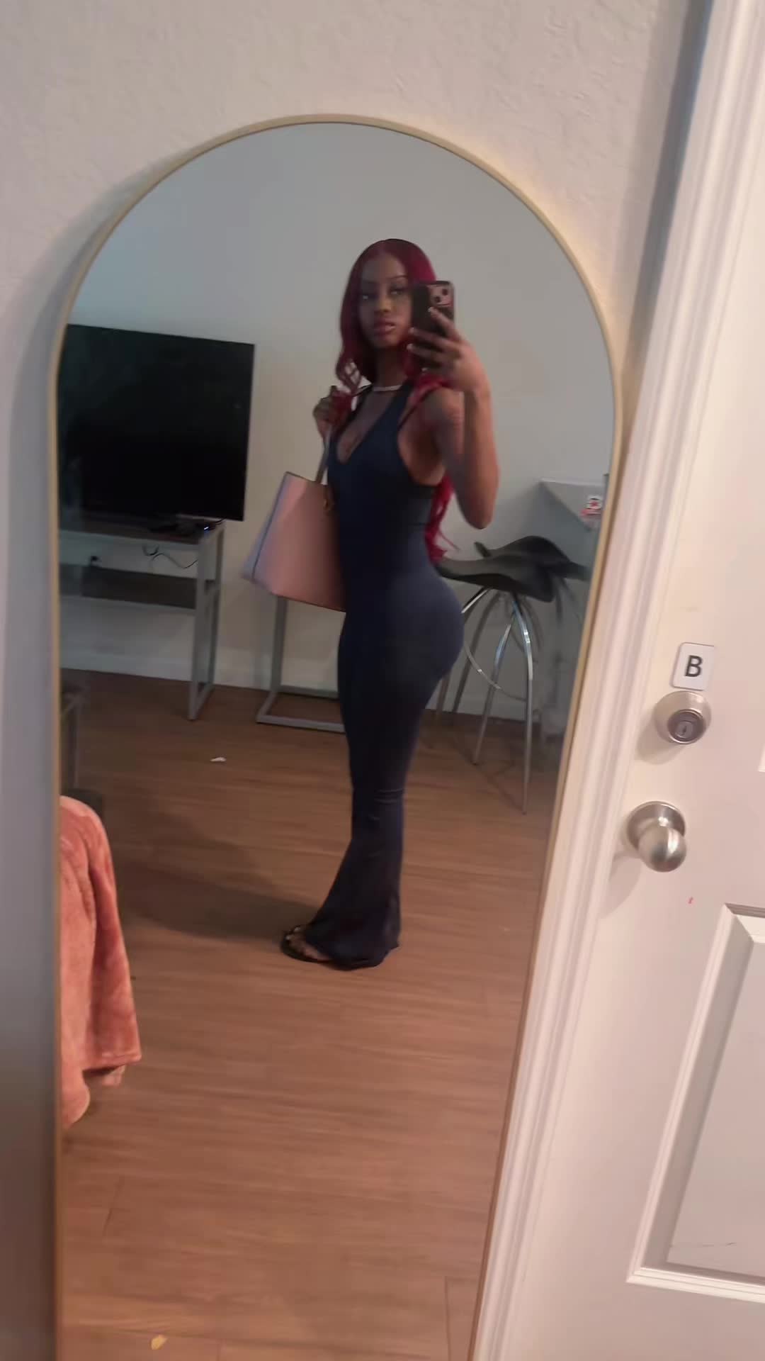 @missniakay