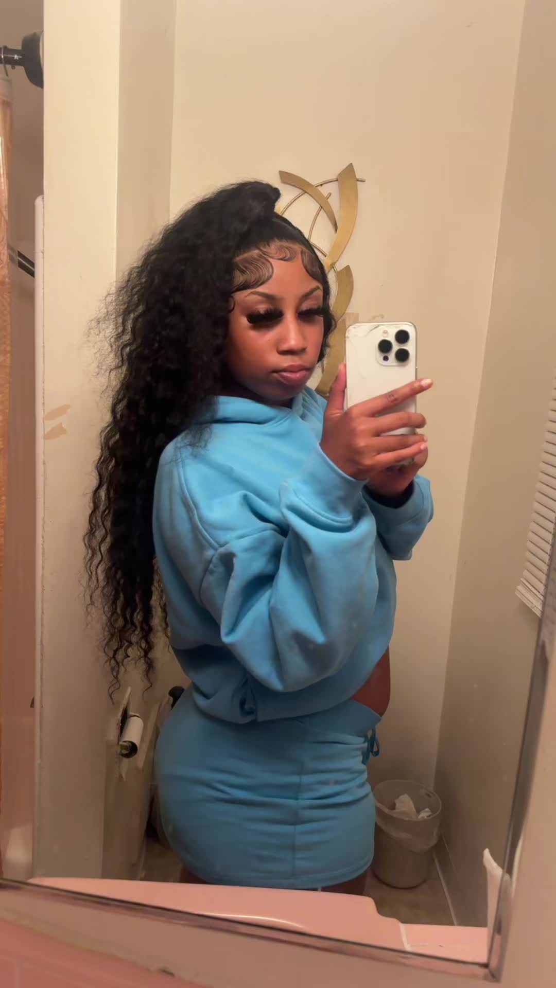 @rayneezy