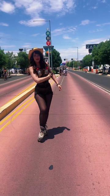 @Jada - Roller Dance Burlesque