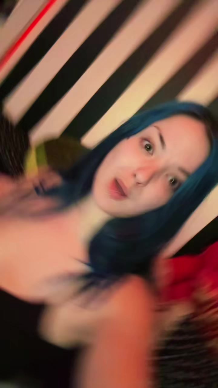 @thatbluehairbaddie
