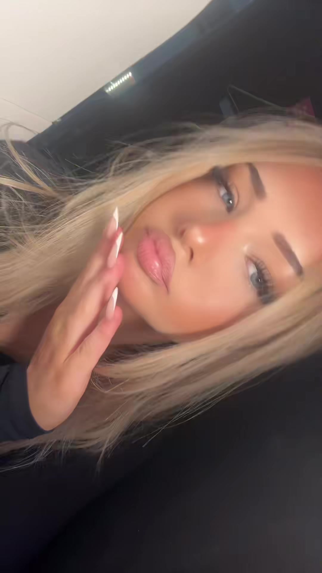 @Nekolie_2