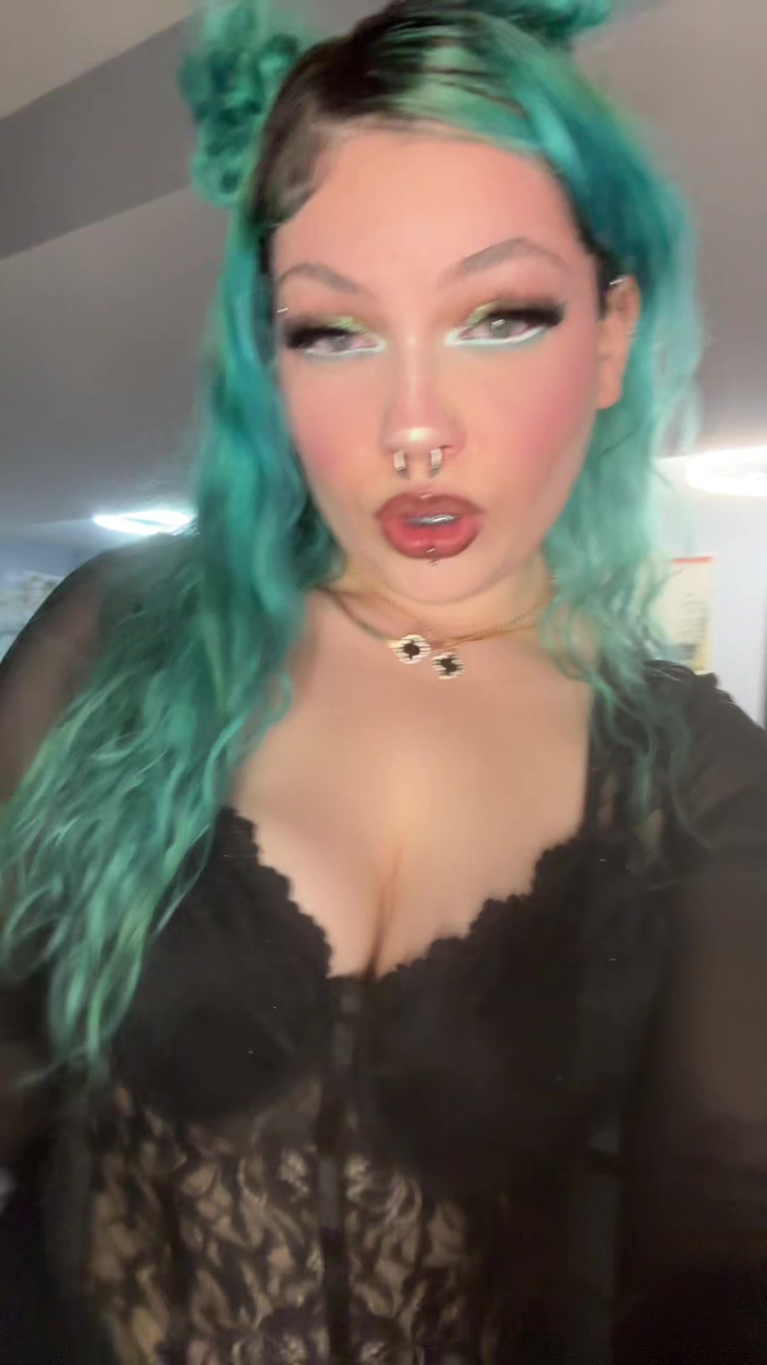 @mshellolitty