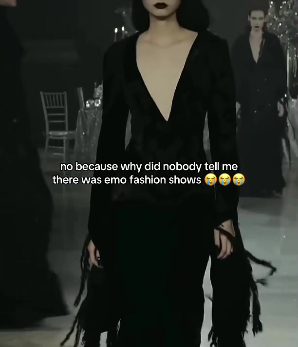 @0fftherunway