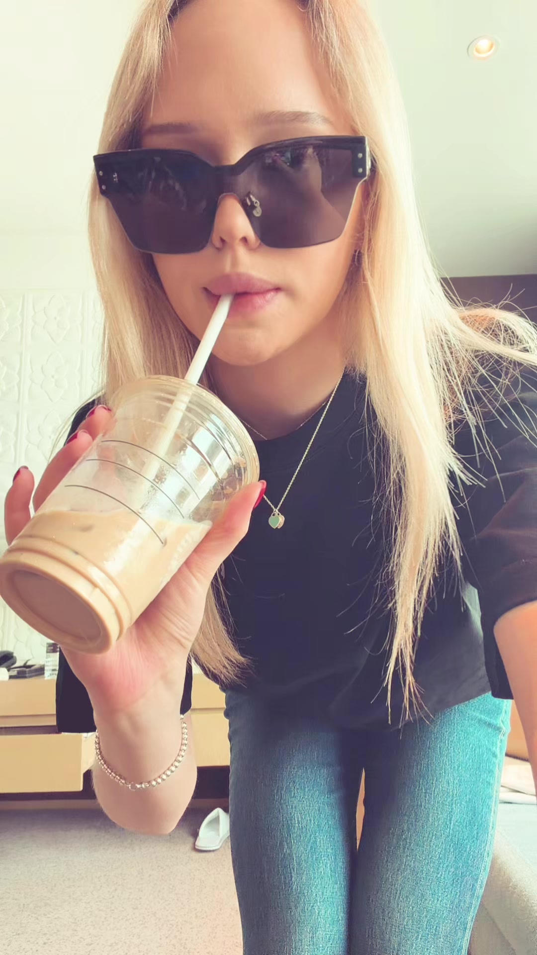 @👩🏼