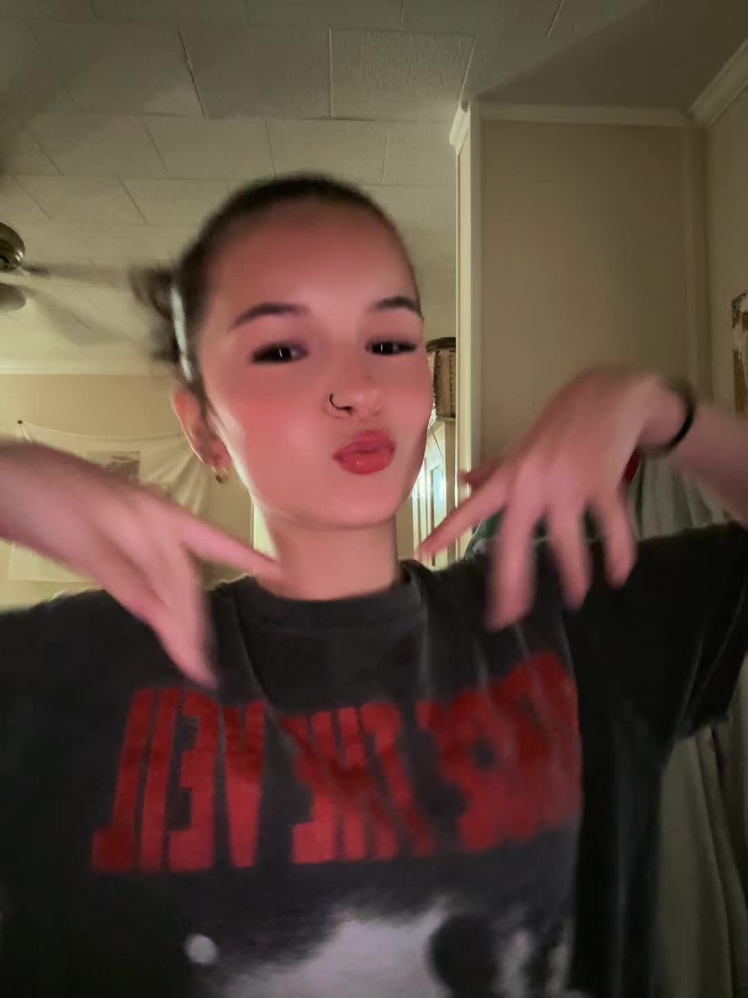 @αяαвєℓℓα ѕкуєє🦇.