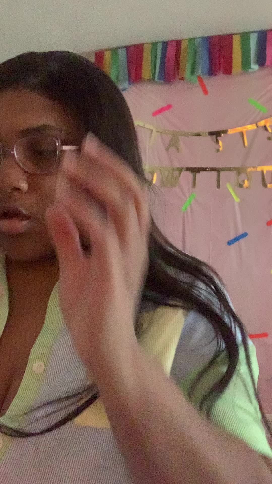 @Queen V33 Cosmetics