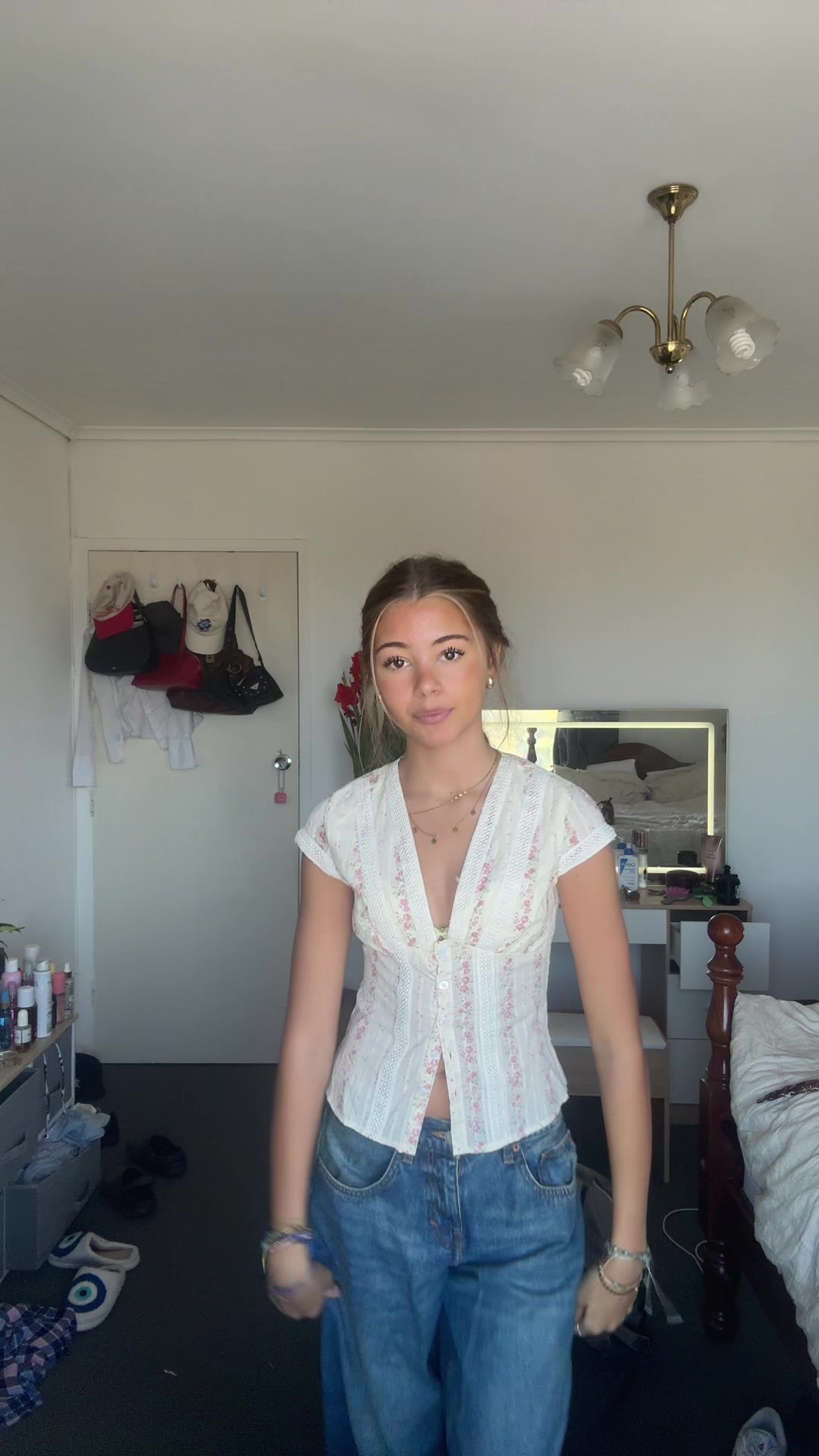 @connieeconw