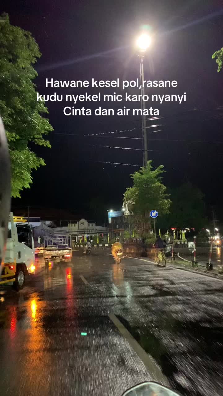 @Ayuu.