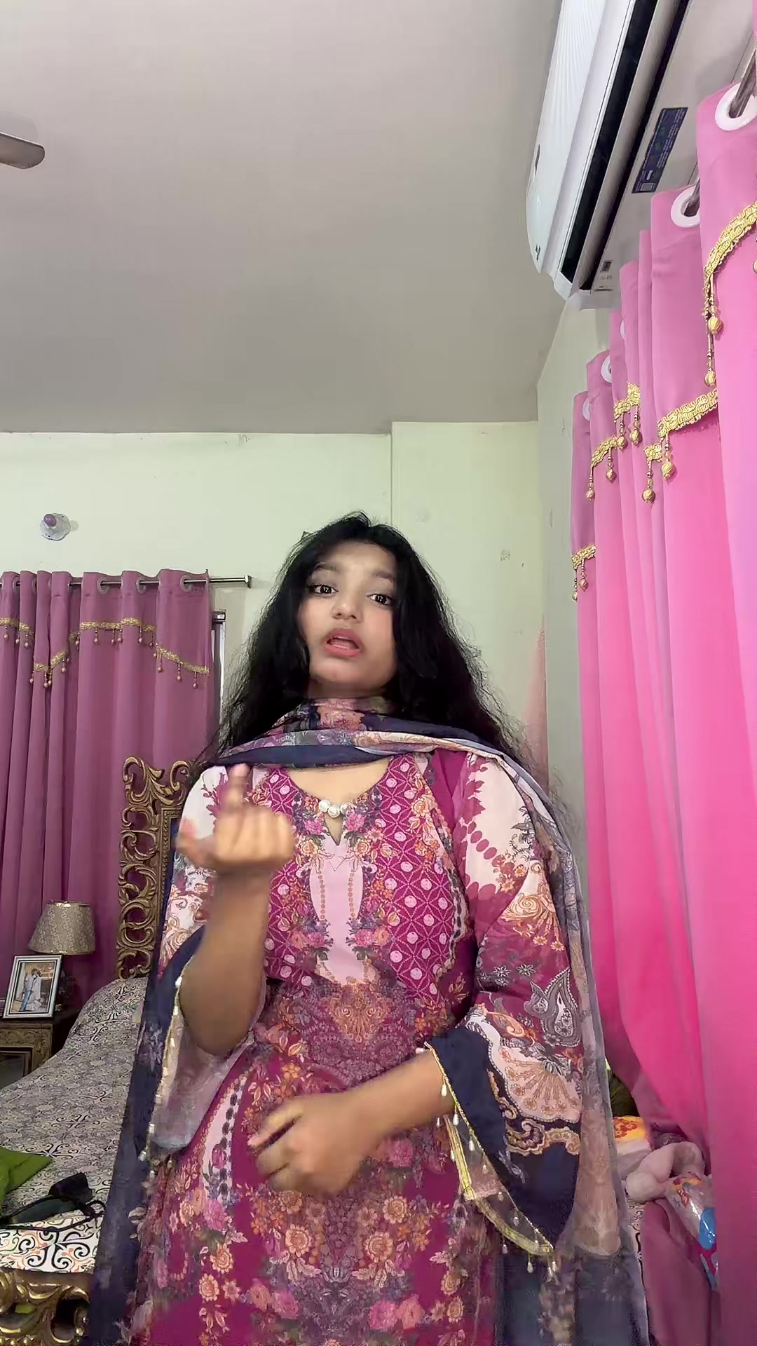 @Sara Vlogs