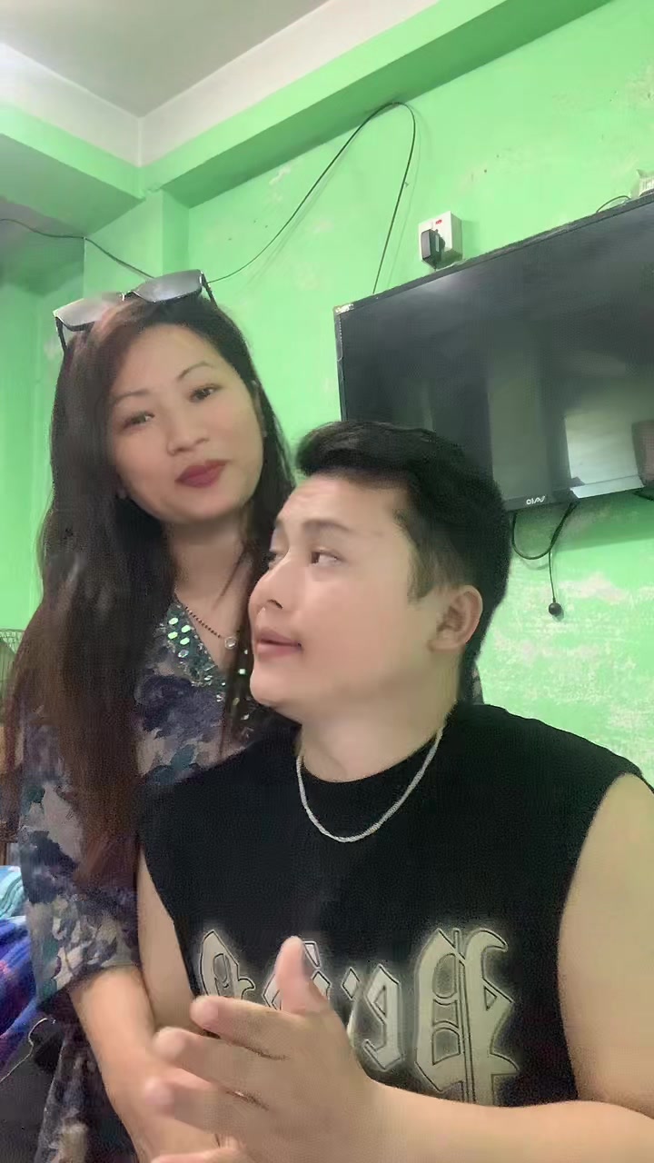 @๐๐ข๐ฅ๐๐ง ๐๐๐ ๐๐ซ