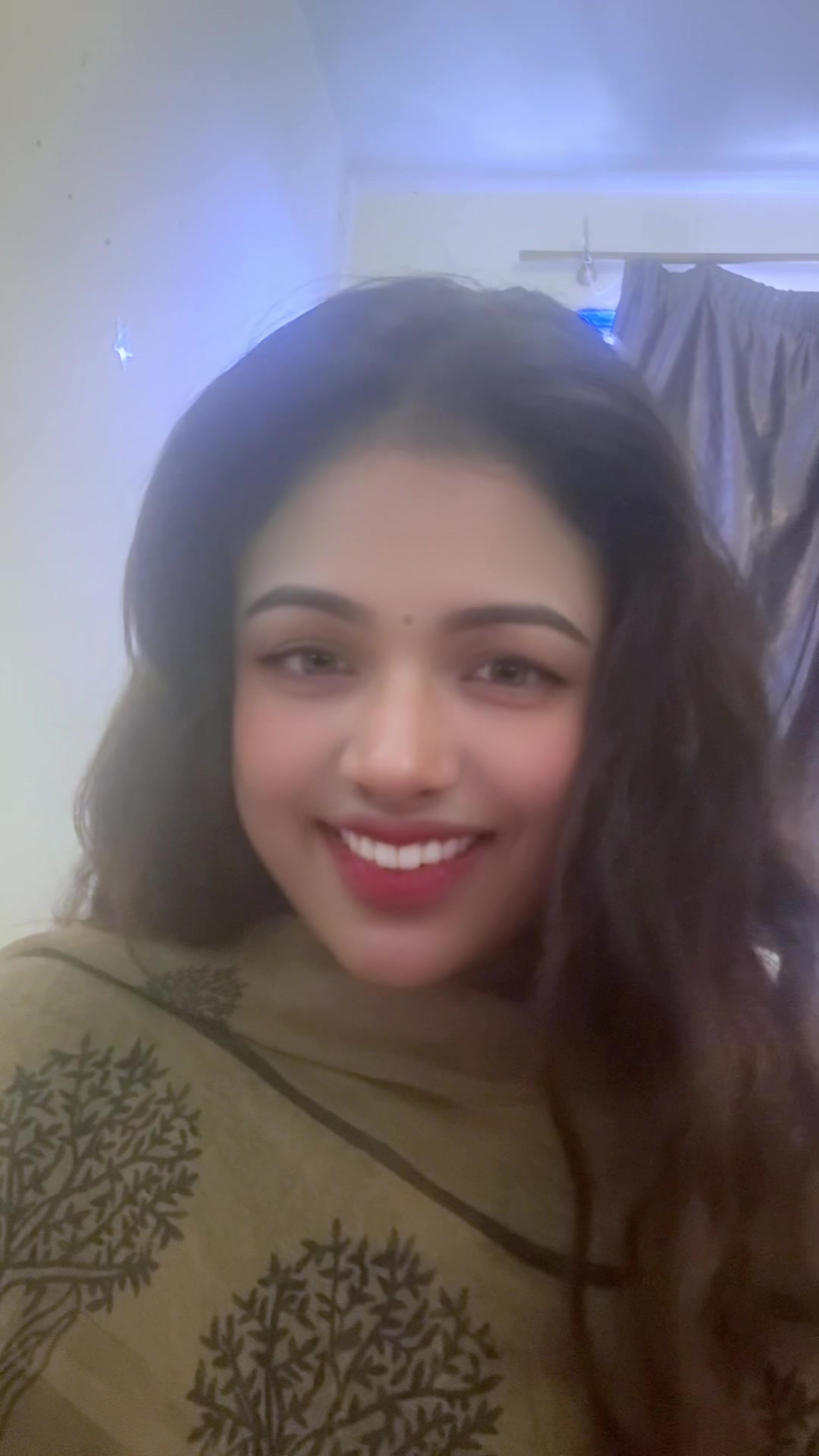 @❤️v. thiyaa❤️