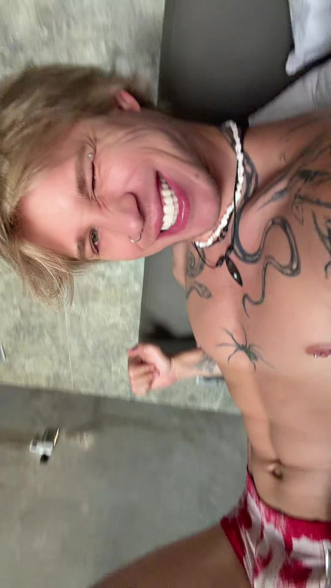 @TÍM