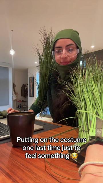 @L&eacute;a