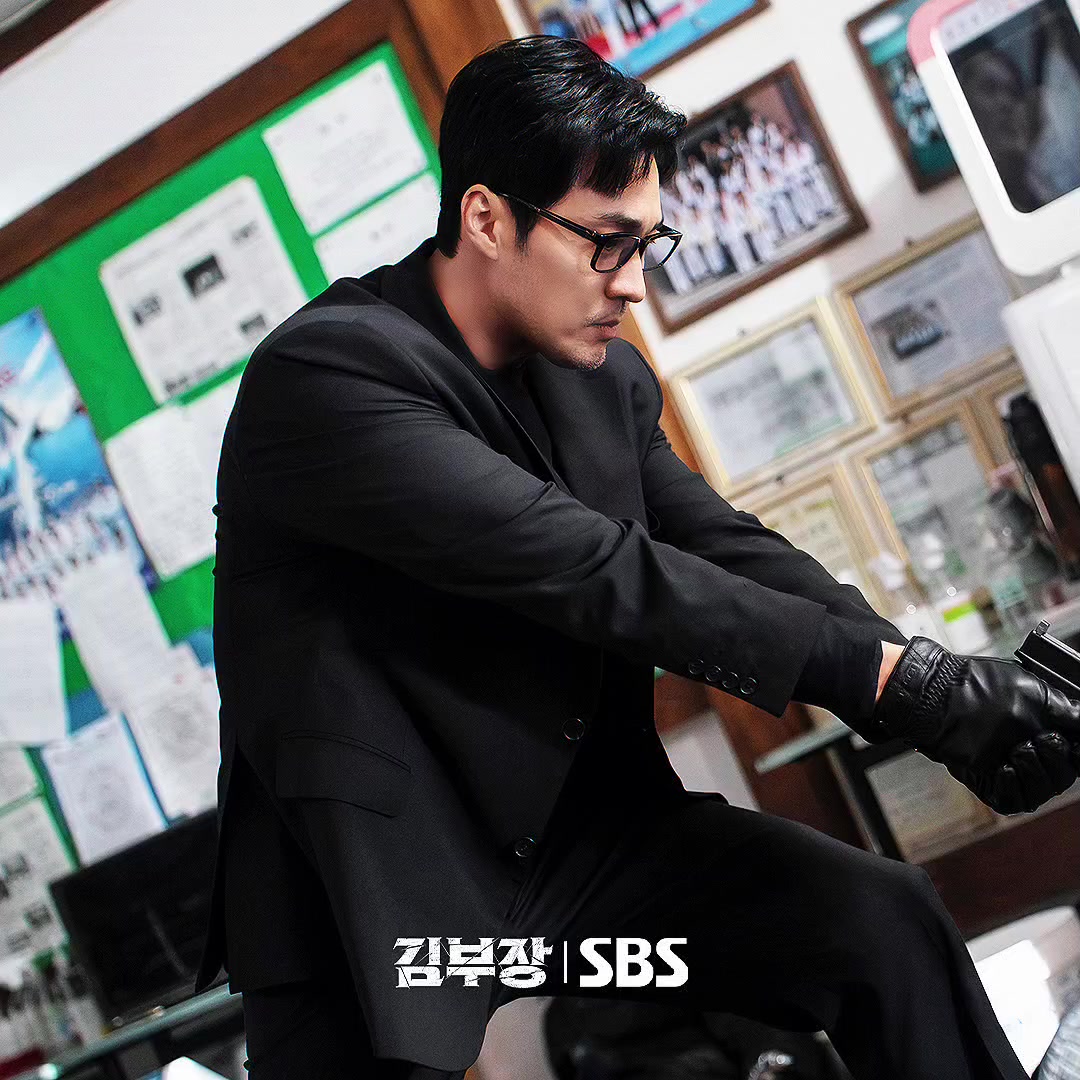 @huijuian || doctor on the edge
