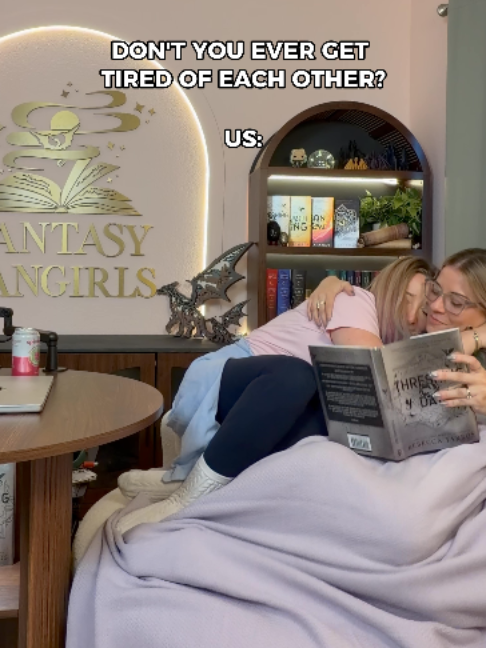 @Fantasy Fangirls Podcast