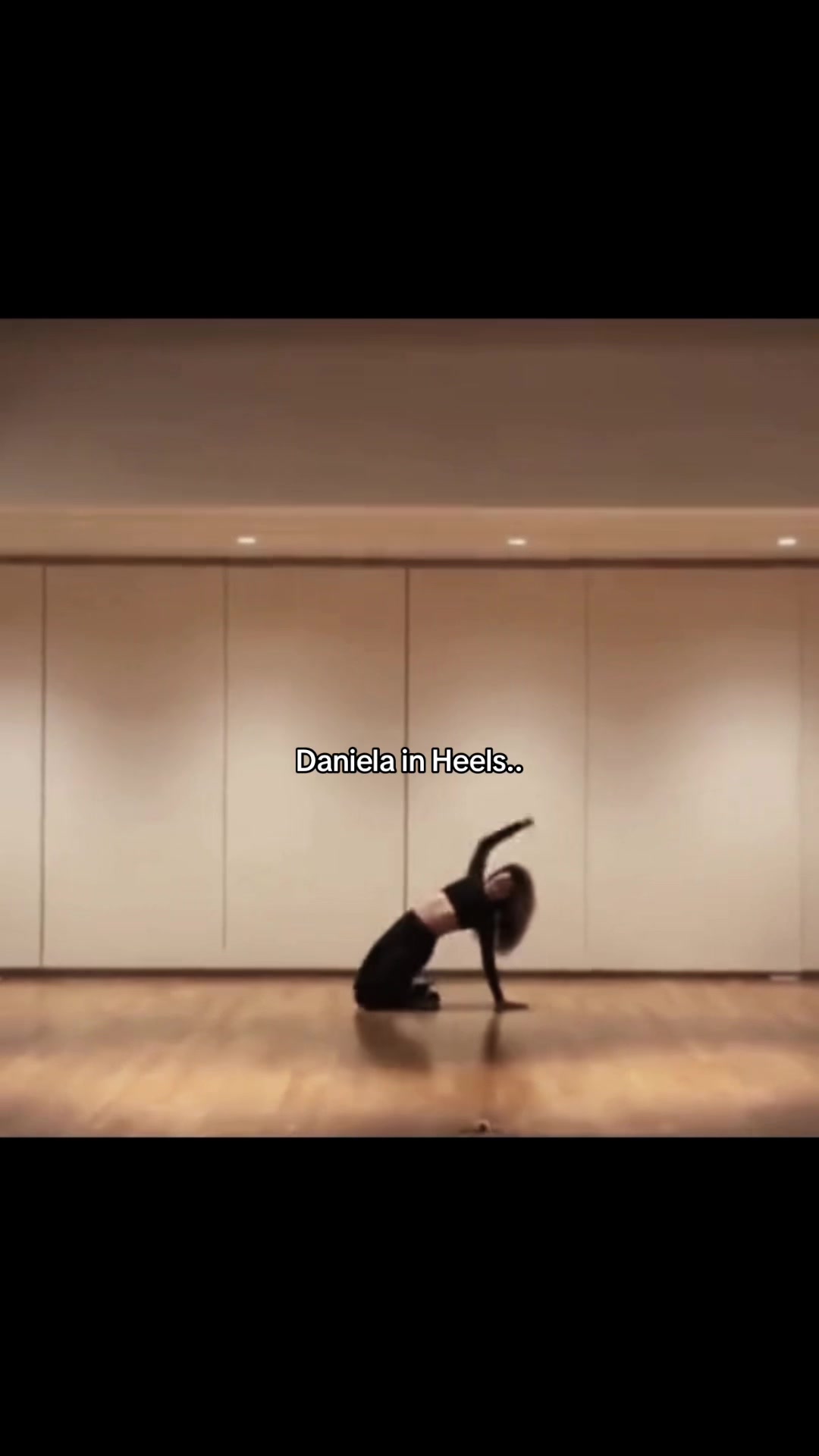 @Ava ᥫ᭡