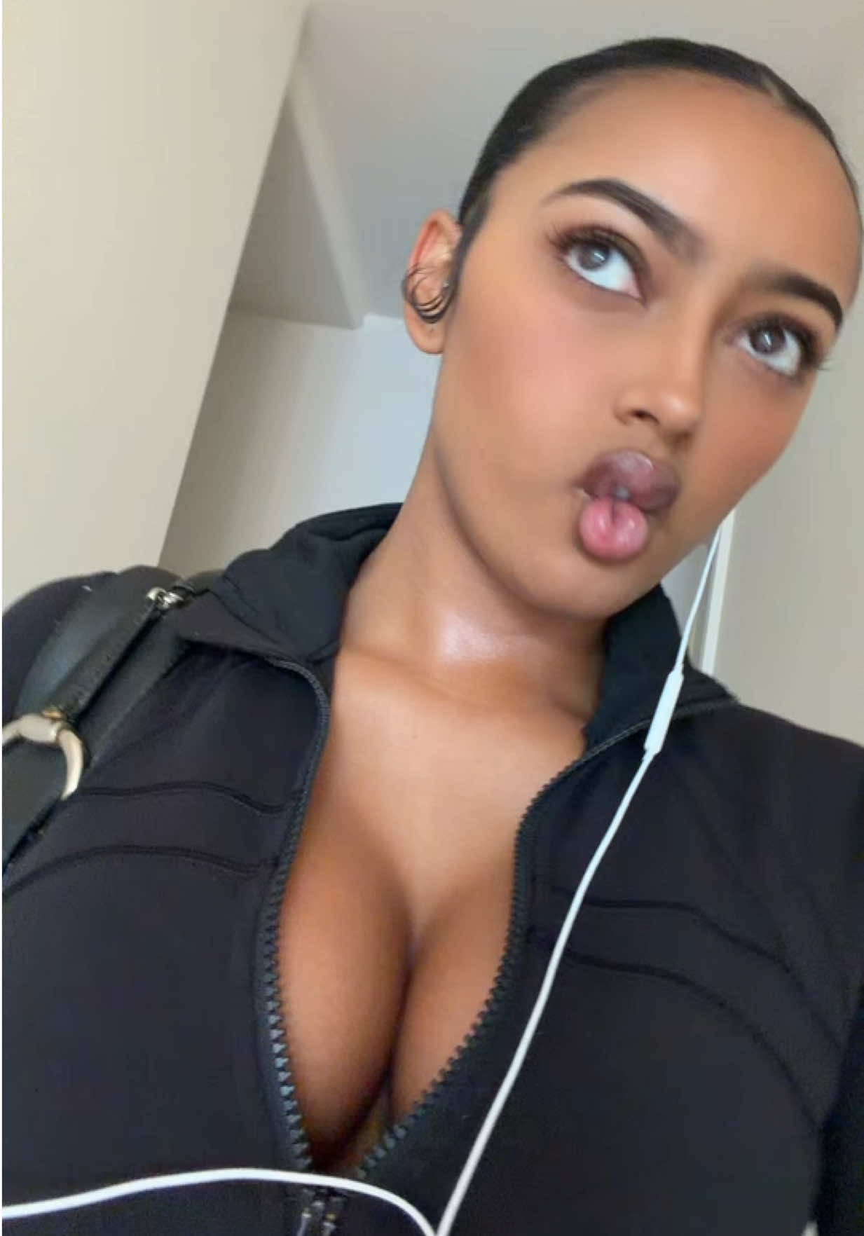 @peachesncream