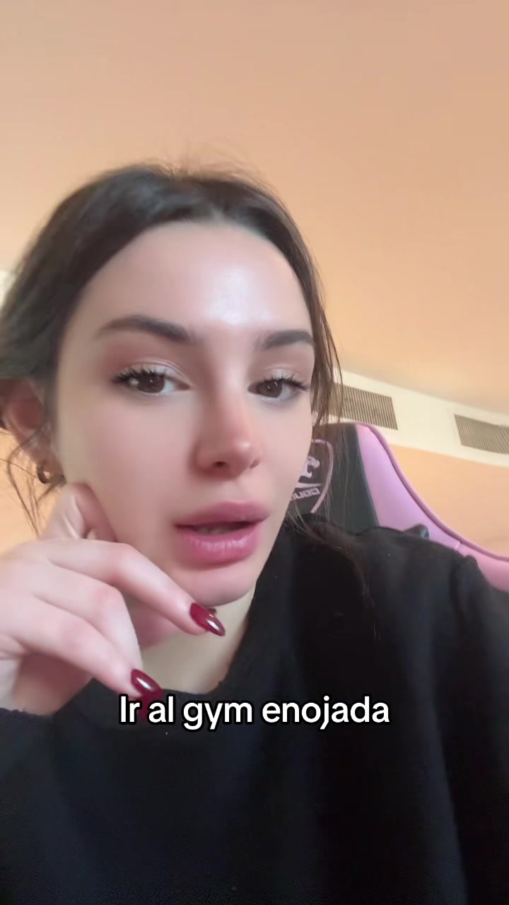 @AlmendraGala