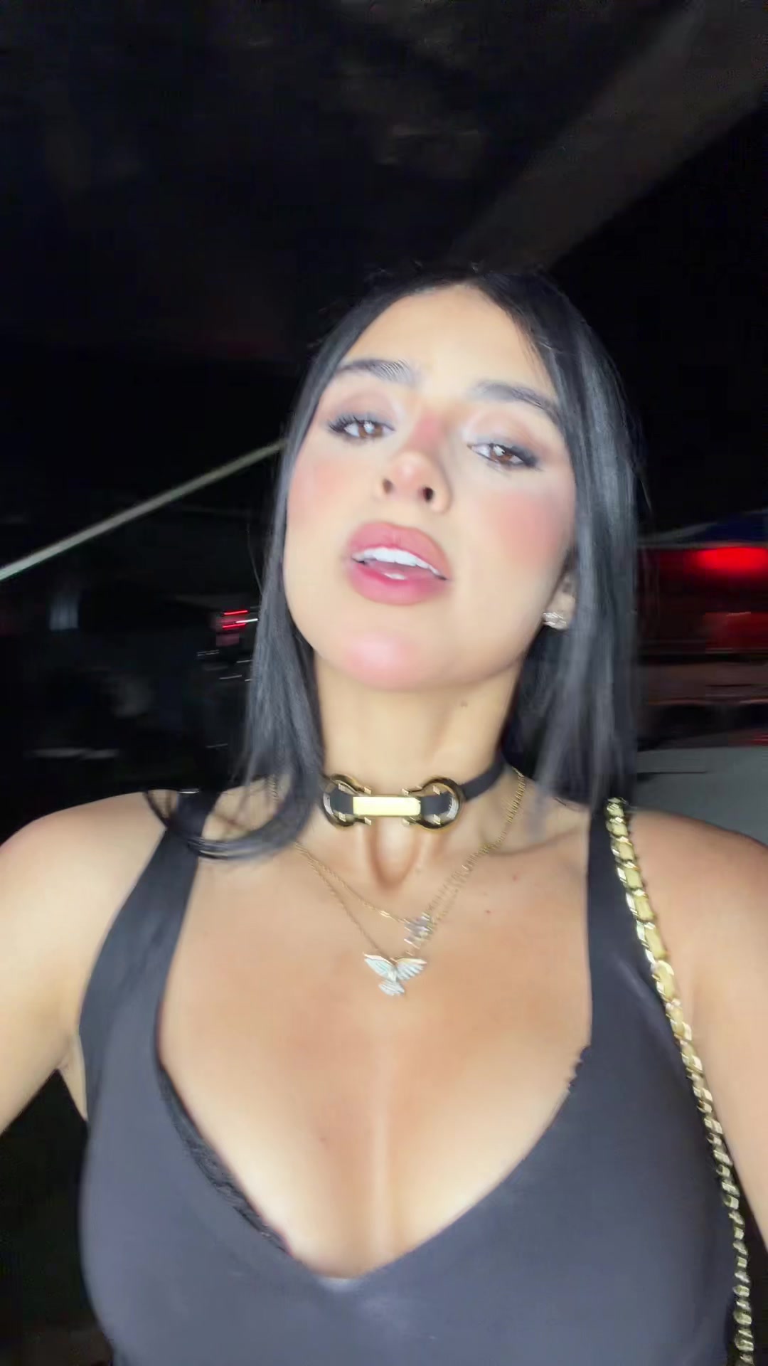 @beaqueiroz