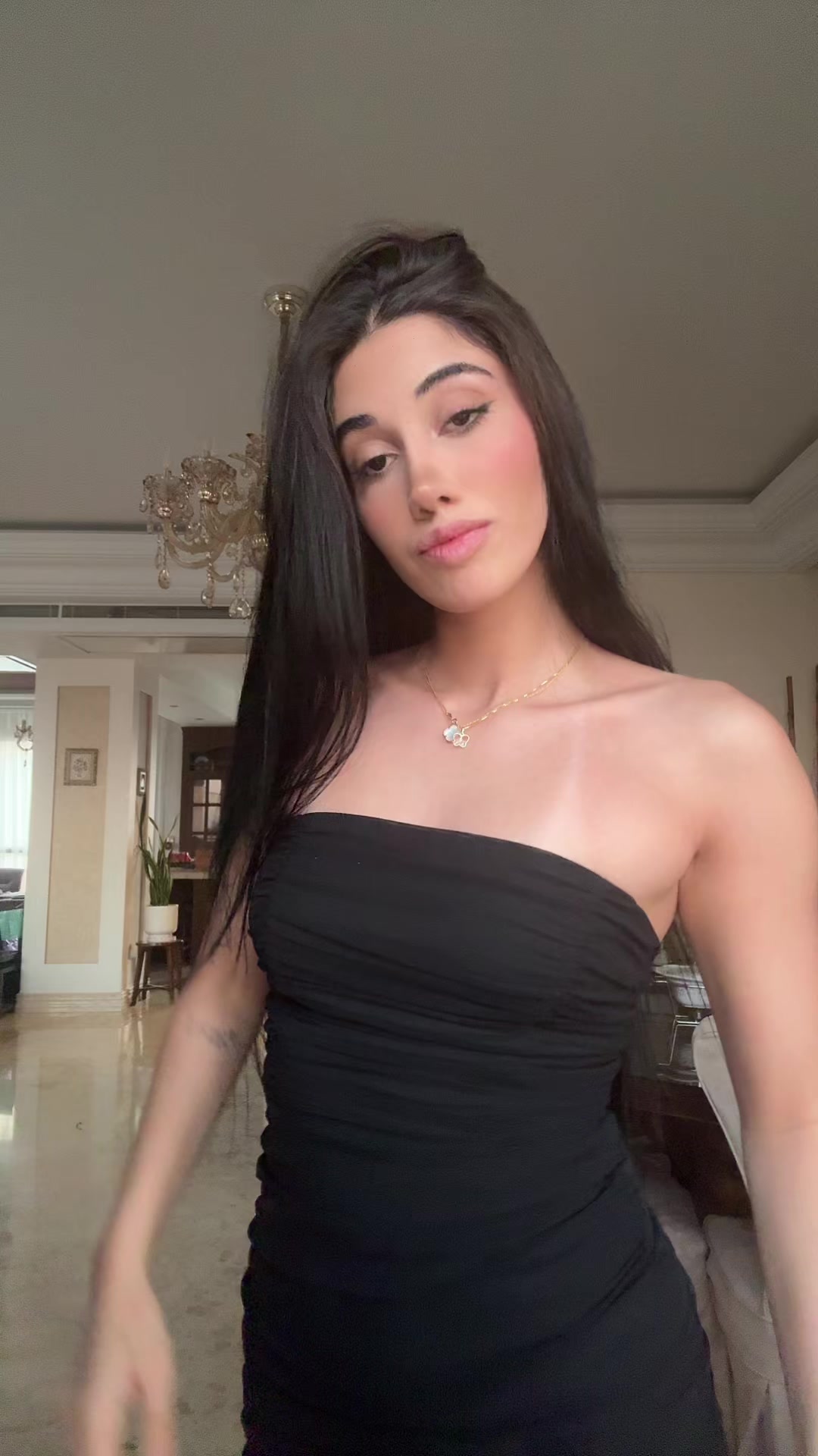 @arianazareei__