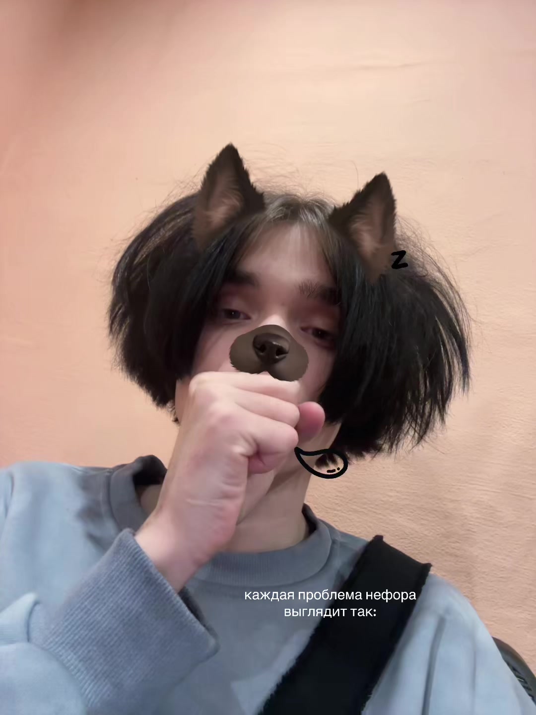 @>.<