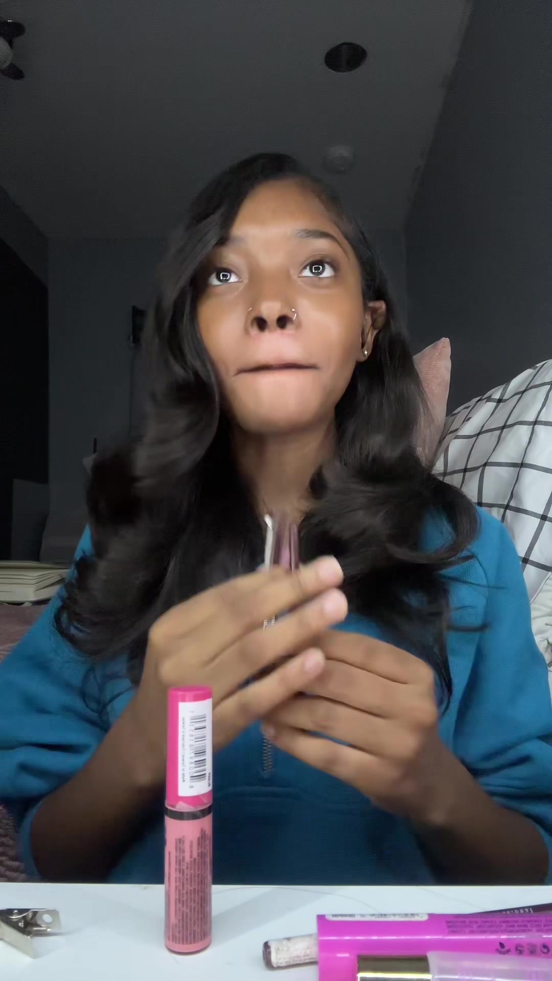 @moraa.