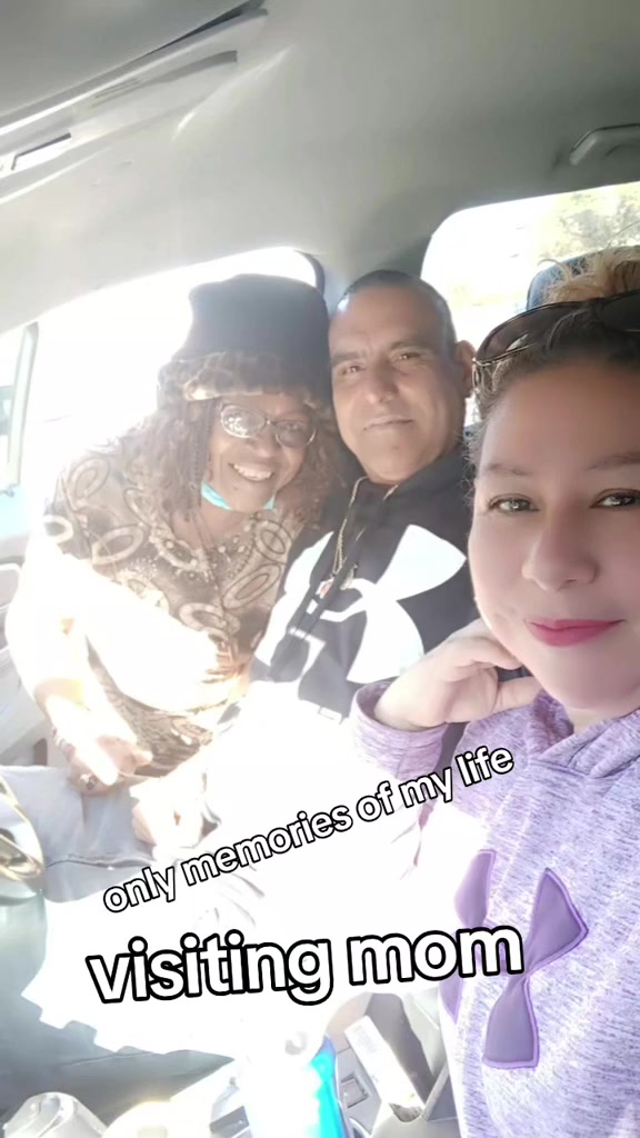 @Tinoyesenia Flores