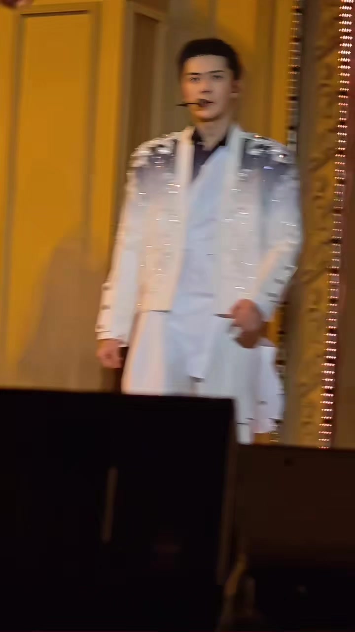@🤸