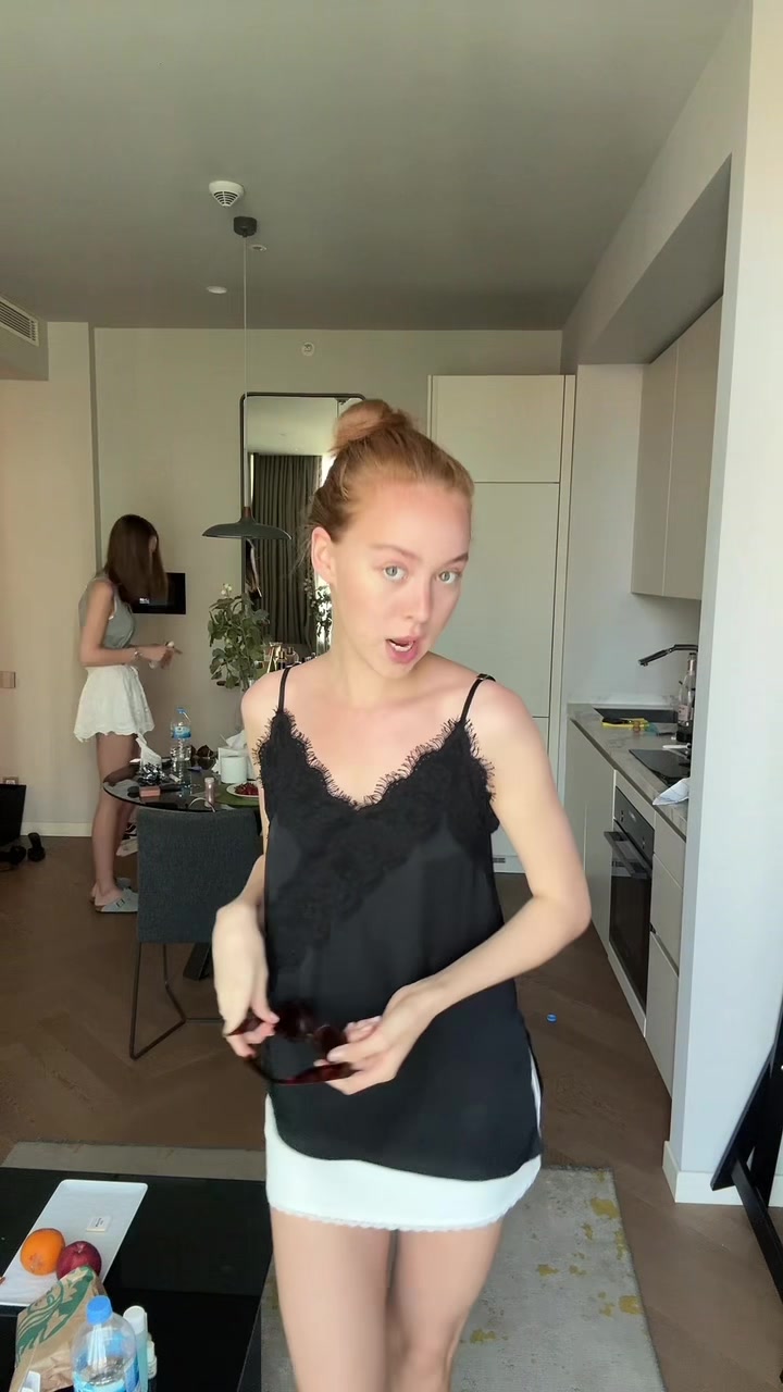 @Red hair Roni