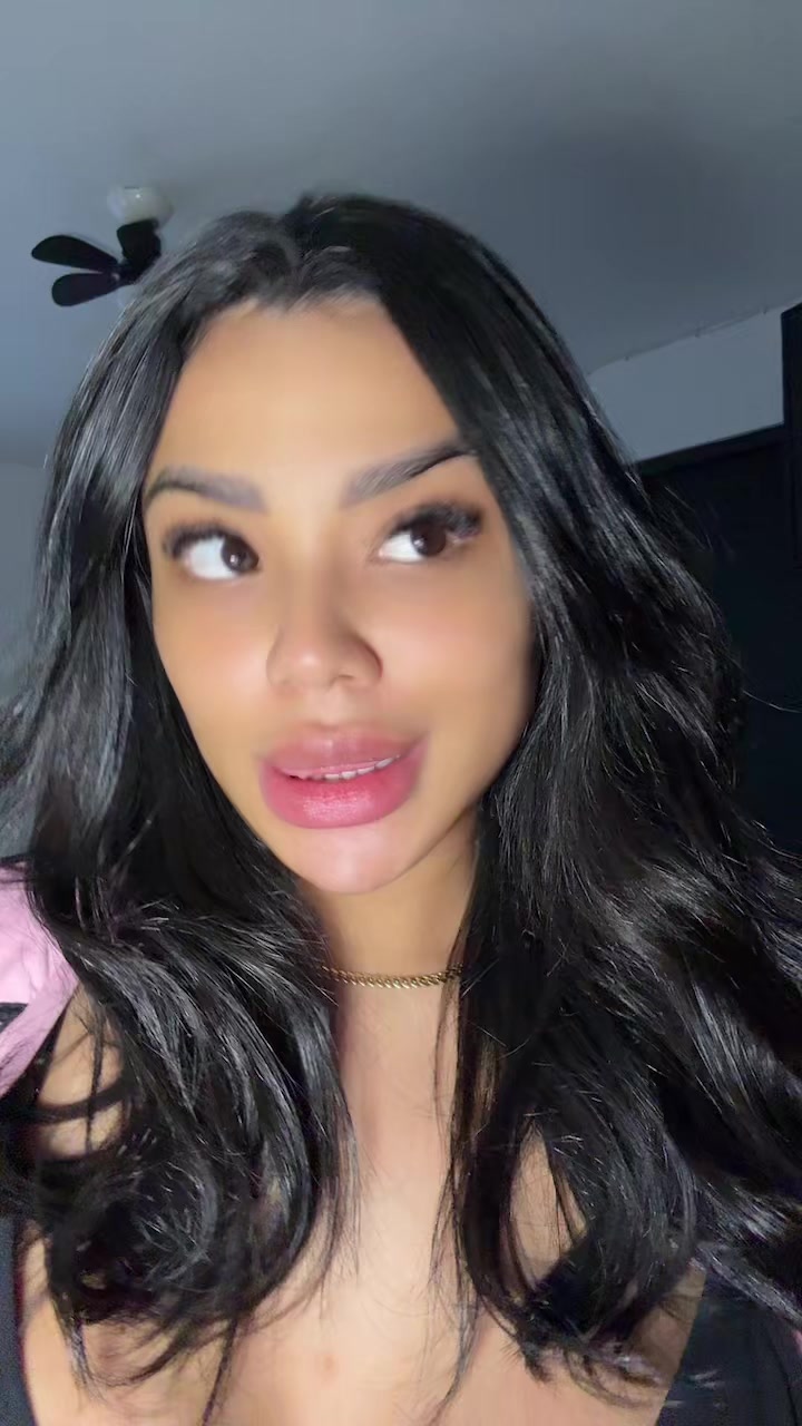 @Tatiqueenoficial 🦋