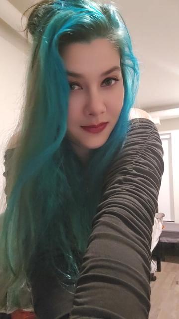 @Thegirlwiththecursemark