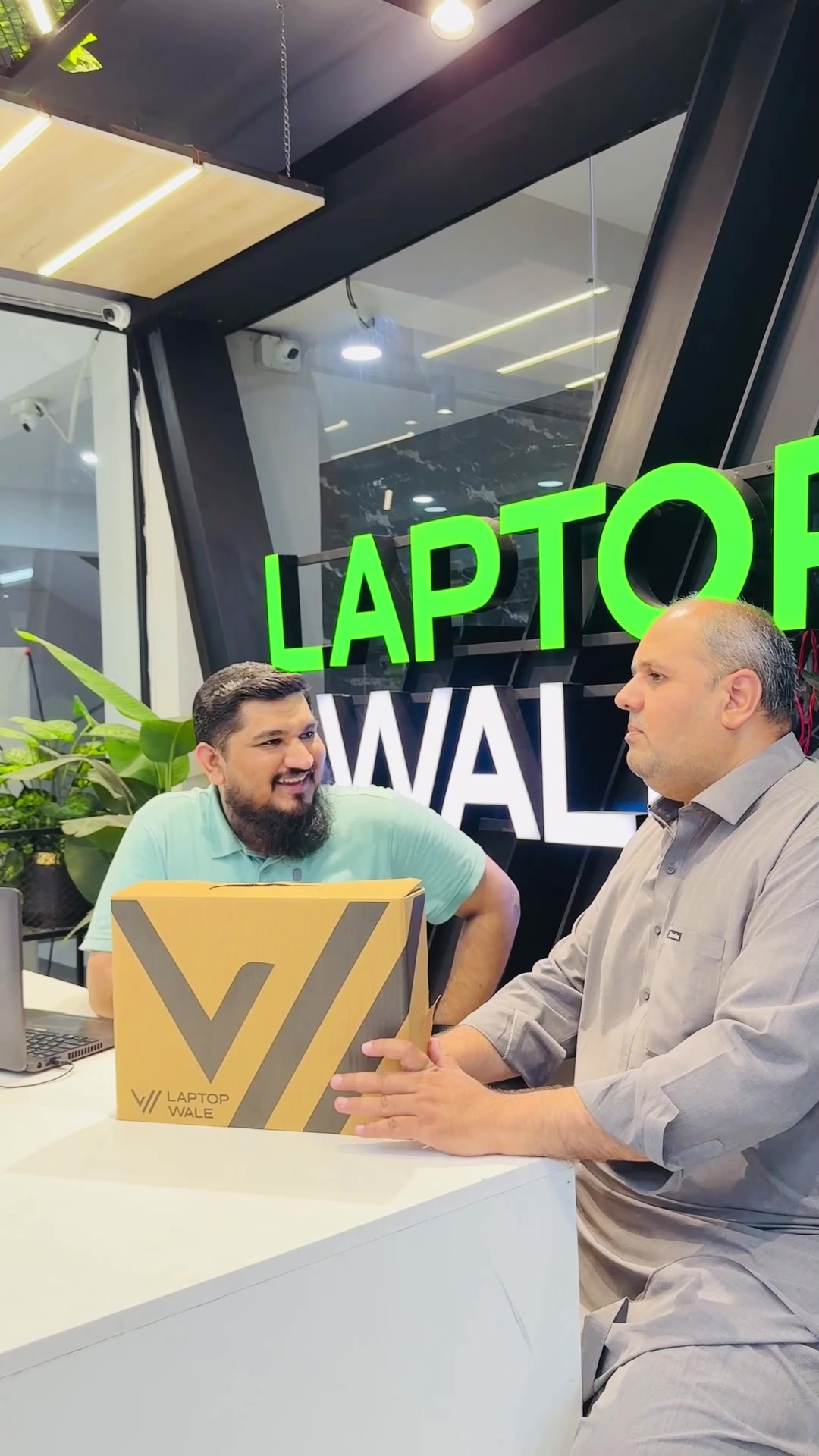 @Laptop Wale💻