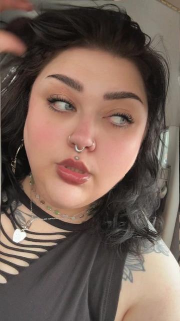 @Michaela🥀